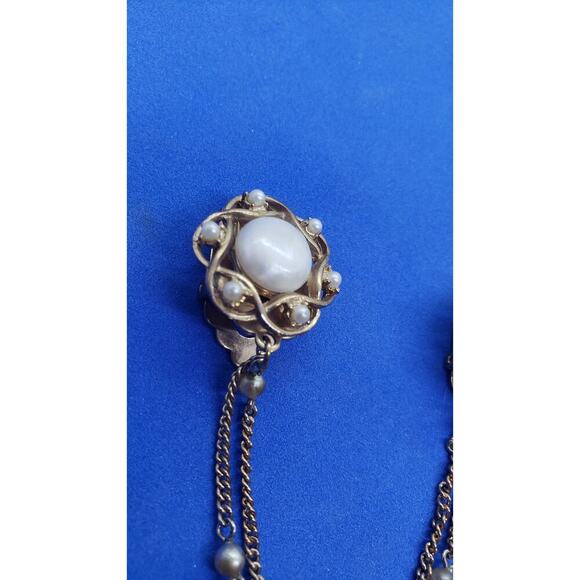 Vintage Sweater Clips Collar Jacket Faux Pearl Gold Tone Double Chain Pat Pend - Picture 3 of 9